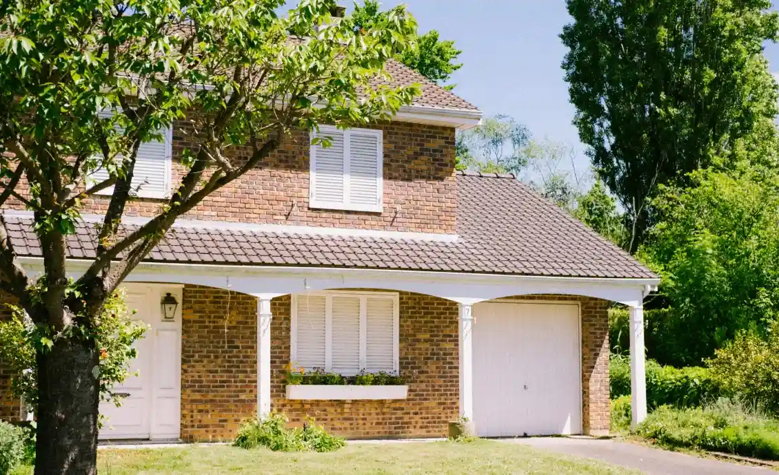 Soffits and fascia in roofing systems